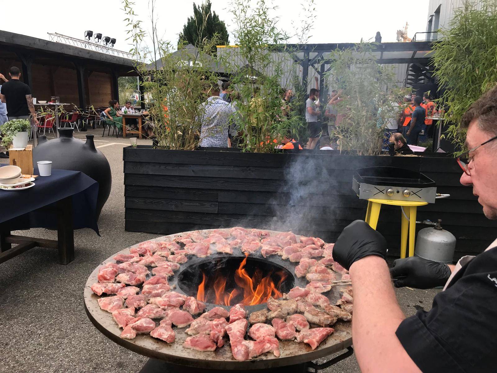 Cuisson de viandes lors d'un séminaire